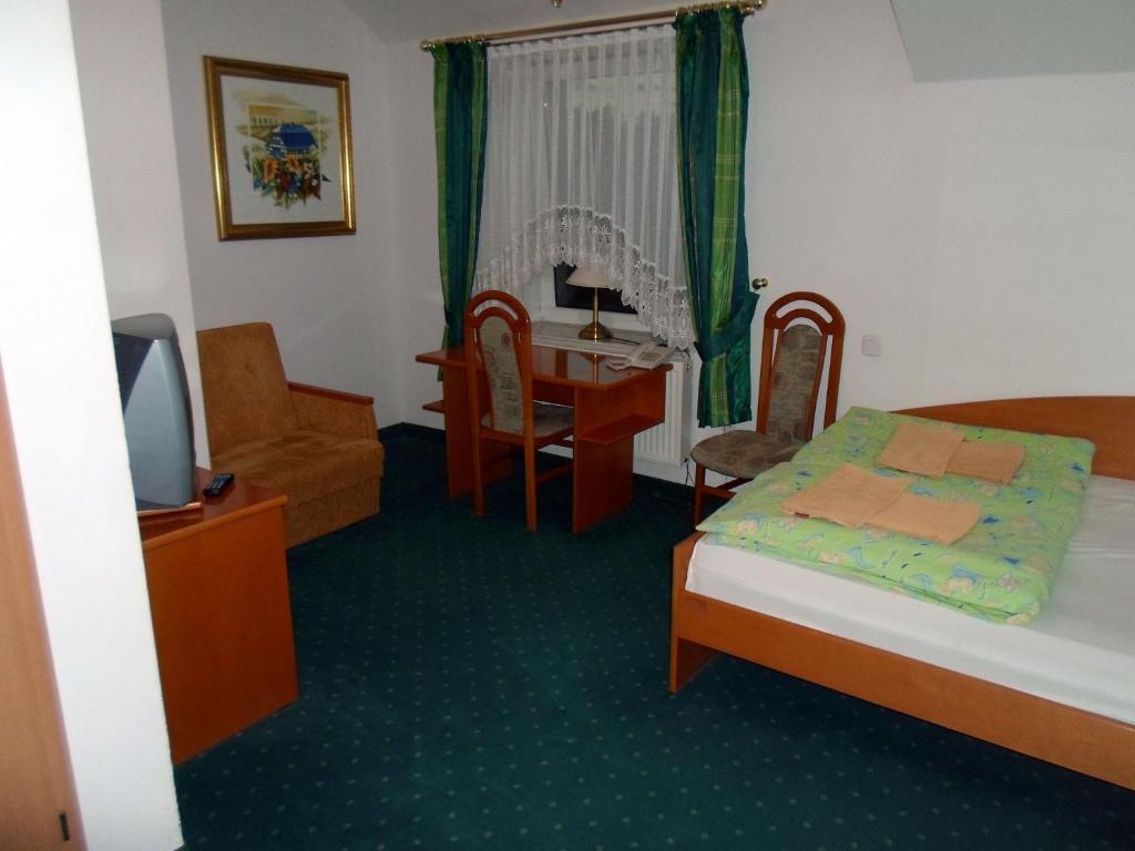 Hotel Korona Słubice Quarto foto